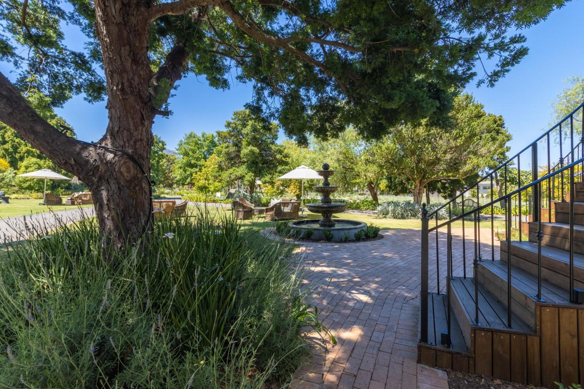 Val De Vine Hotel Stellenbosch Exterior photo